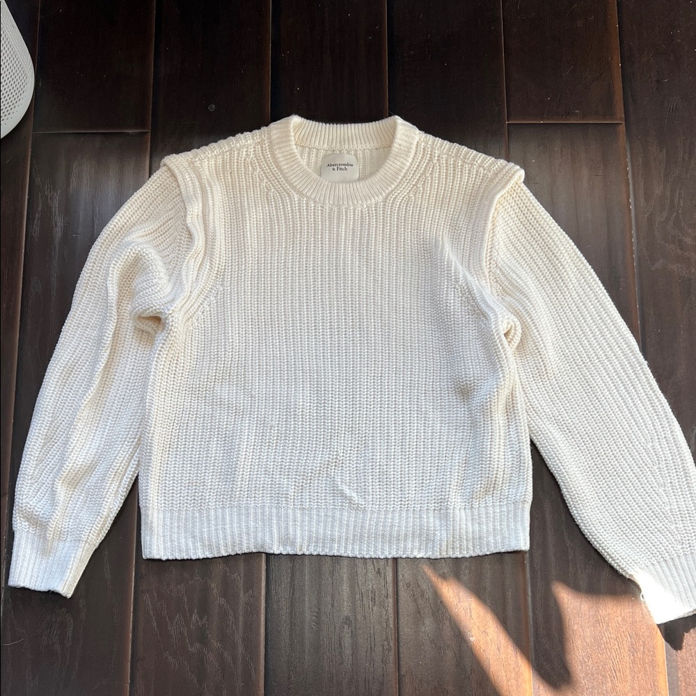 Abercrombie and Fitch White Sweater, size XL